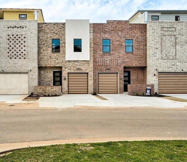 Photo - 573 S Fretz Ave