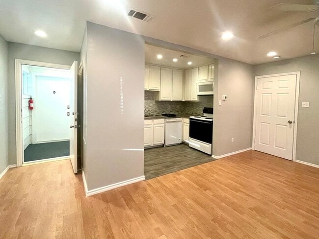 Photo - 307 E Mitchell St