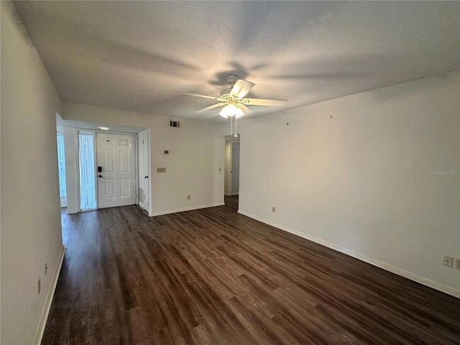 Photo - 13 Surrey Ct