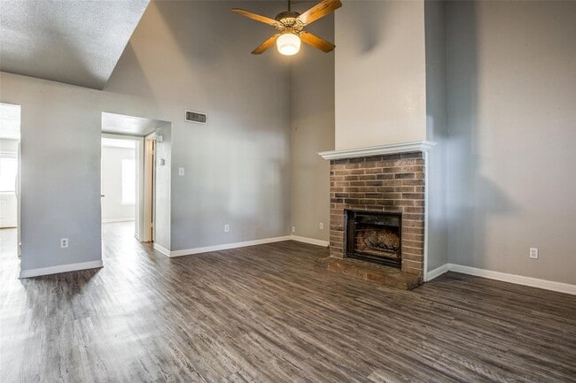 Photo - 106 Verna Spur Unit B