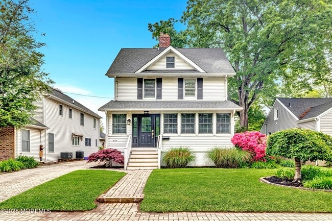 Building Photo - E370 E Main St