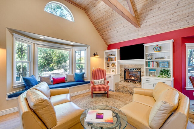 Building Photo - 5700 Winding Way Unit SI ID1305207P