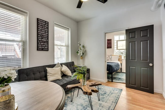 Photo - 1519 W Superior St Unit ID1255751P