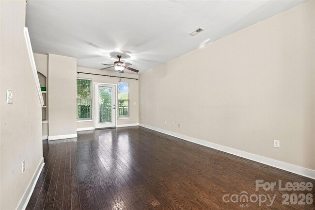 Photo - 732 Seigle Point Dr