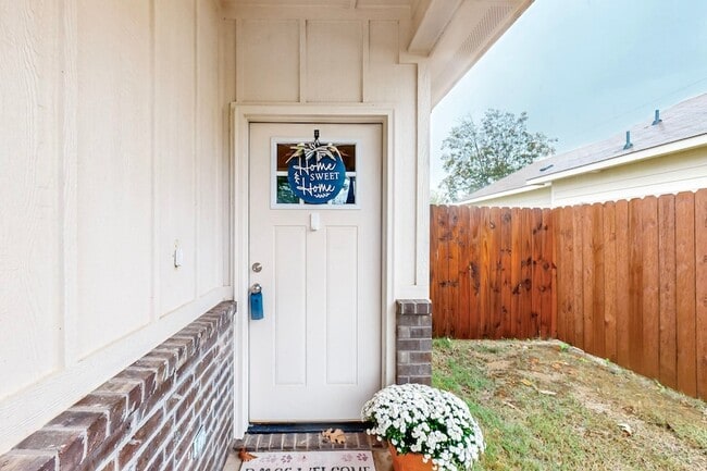 Photo - 209 S Baugh St