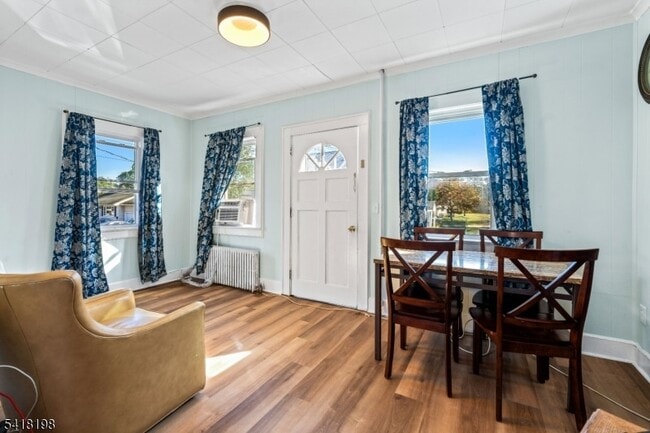 Photo - 120B Little Pl