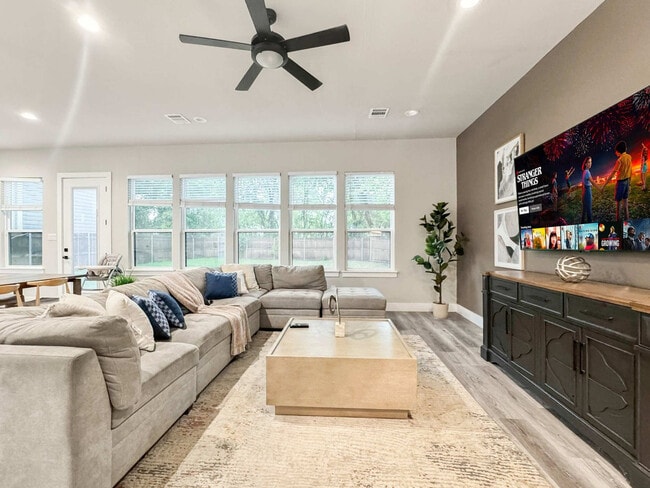 Building Photo - 2414 Pennsylvania Ave Unit ID1285548P