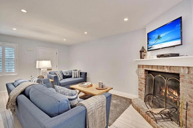 Building Photo - 169 1/2 King St Unit ID1325126P