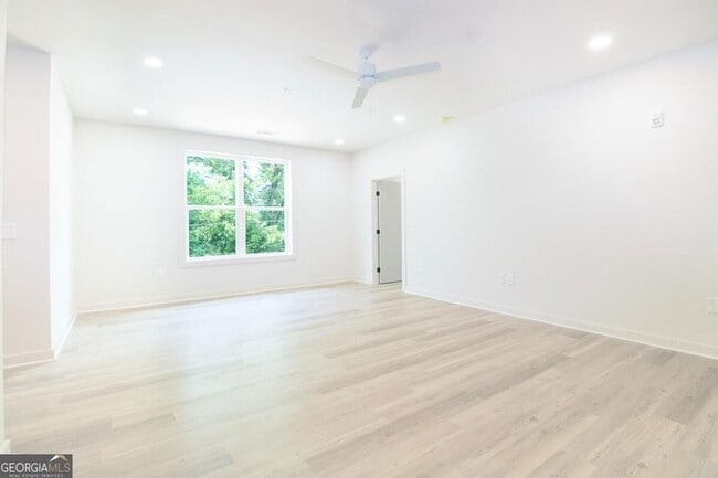 Photo - 240 Martha Dr Unit 140