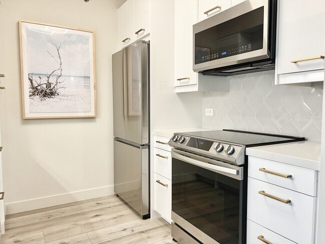 Photo - 425 W Beech St Unit ID1288264P