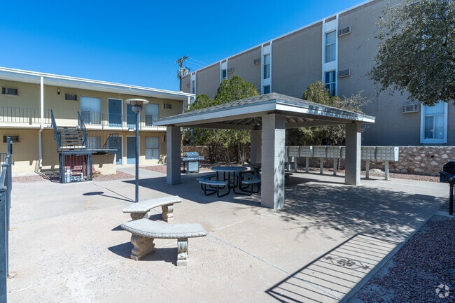 Picnic Area - Trio Apartments