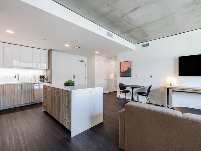 Building Photo - 1550 NW Naito Pkwy Unit ID1226764P