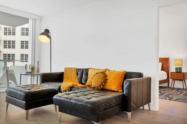 Building Photo - 5050 Collins Ave Unit ID1227200P