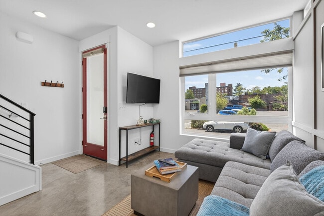Photo - 620b 10th Ave E Unit SI ID1562876P