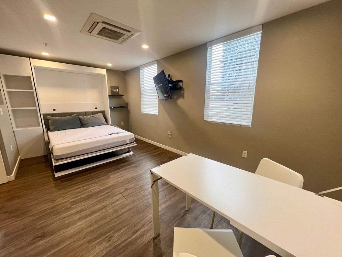 Floor Plan - 435-209/309/409