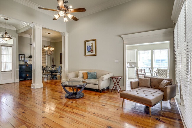 Building Photo - 37211 Mindy Way Dr Unit SI ID1628901P