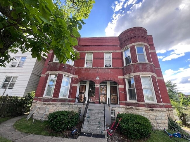 Building Photo - 7024 S Wentworth Ave Unit 1