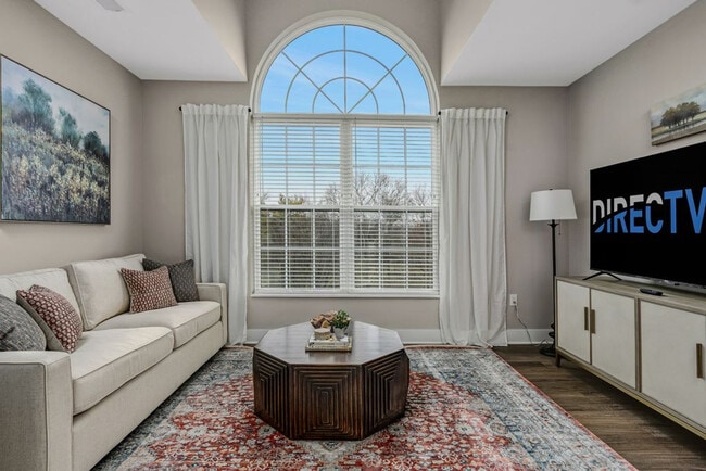 Building Photo - 475 Oak St Unit ID1257780P