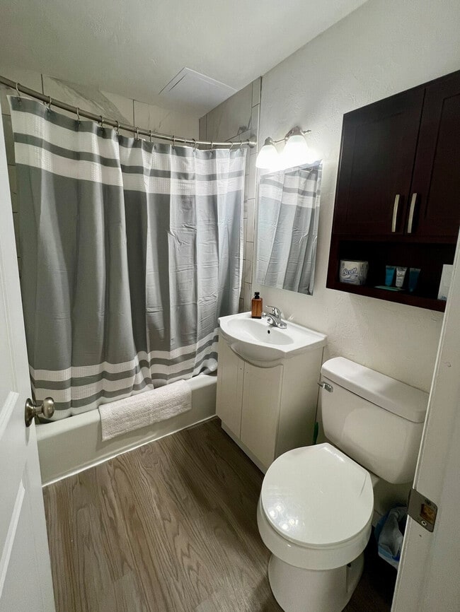 Photo - 517 E Division St Unit ID1253109P