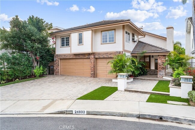 Building Photo - 24832 Los Gatos Dr