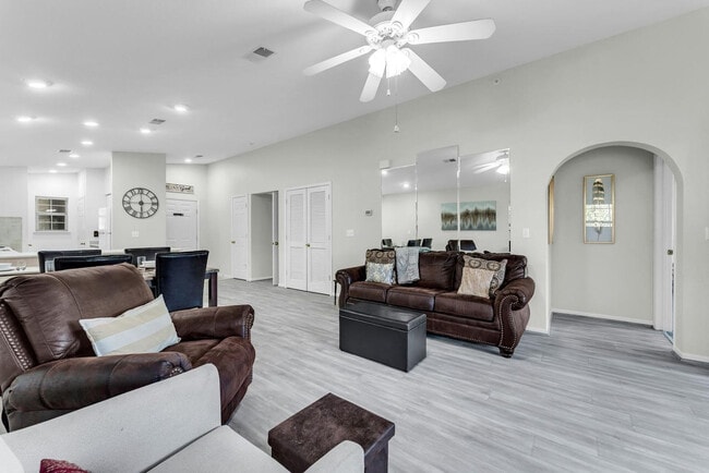 Photo - 155 W Rockford Dr Unit ID1339980P