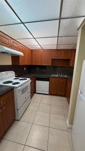 Building Photo - 7000 NW 186th St Unit 4-219
