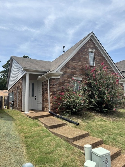 Building Photo - 1237 Travers Ln