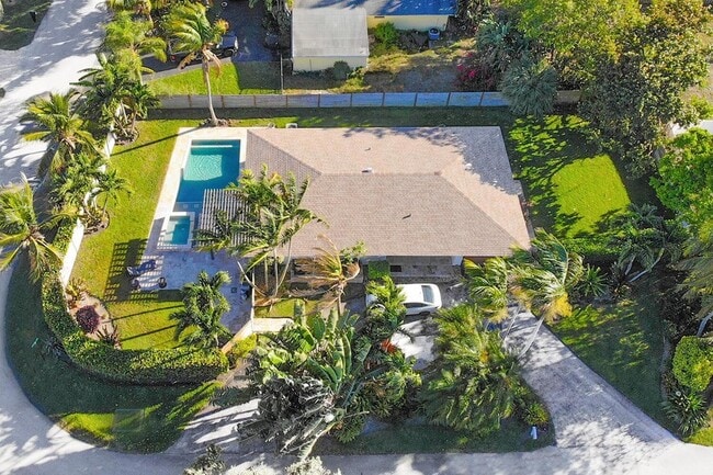 Photo - 922 Turner Rd