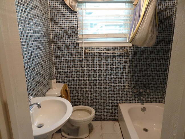 Photo - E & E Motel Furnished with Utilities Included