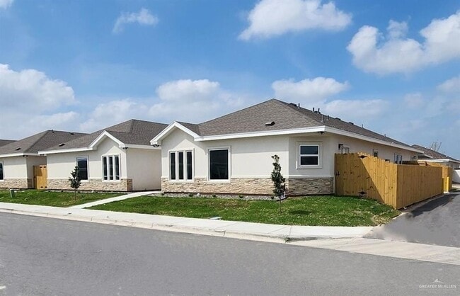 Building Photo - 913 N Clarence Ave Unit 3