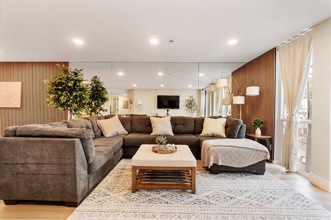 Building Photo - 2414 Front St Unit SI ID1513737P