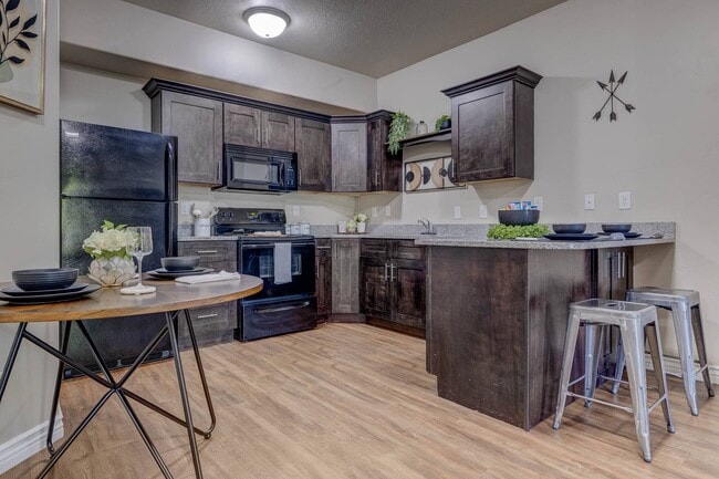 Building Photo - Pinnacle Highbury