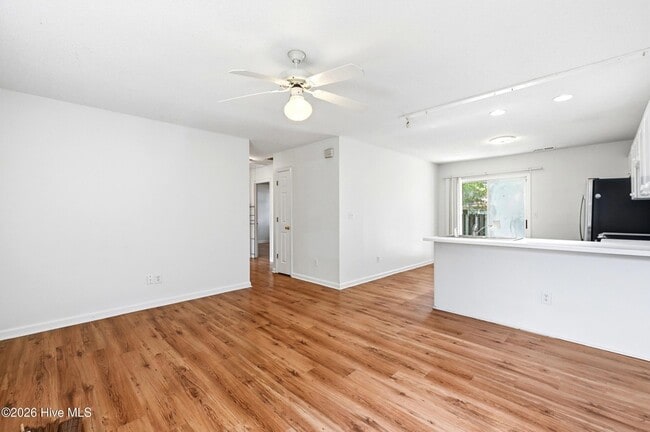 Photo - 118 Avondale Ave Unit B