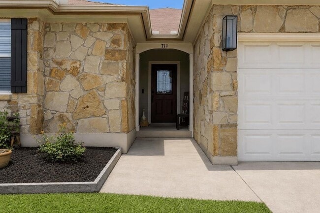 Photo - 714 Newport Dr