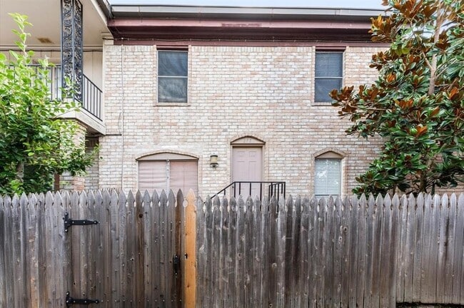 Photo - 811 Threadneedle St Unit 277