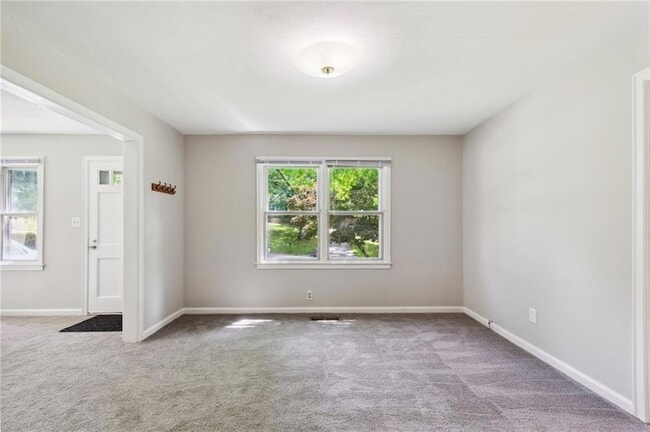 Photo - 1682 Bridgeport Dr NE