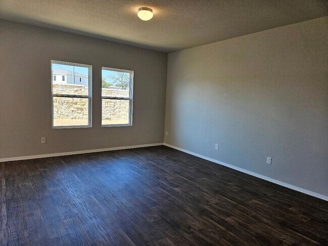 Photo - 162 Hayloft Ln