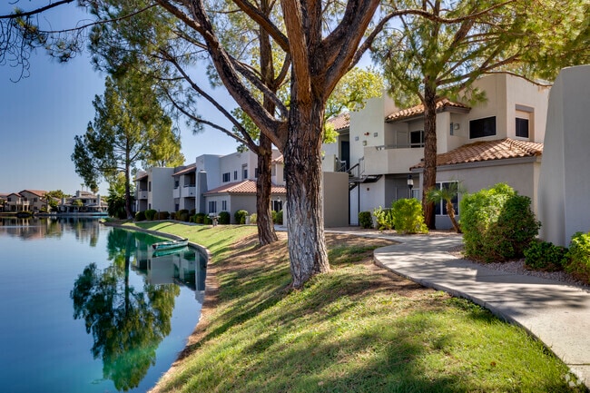 Lakeside Views - Alcove at the Islands