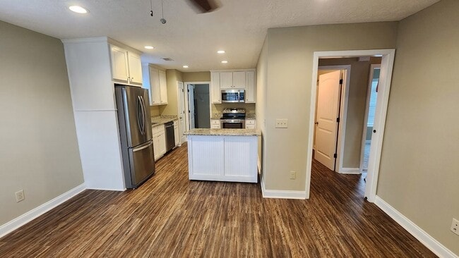 Photo - 2702 N Railroad St