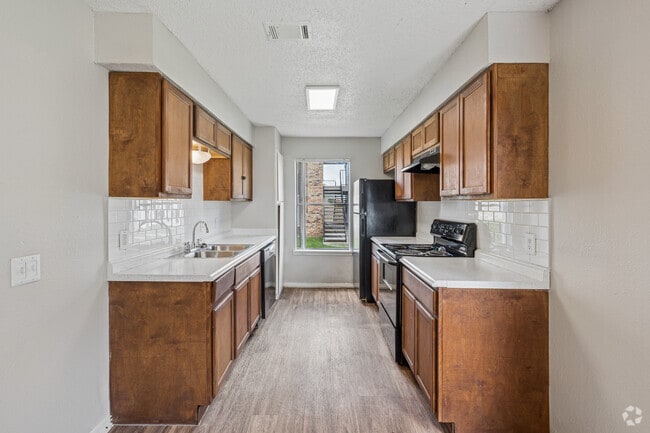 4BR, 2BA - 1,077SF - Kitchen - Monarch Pass