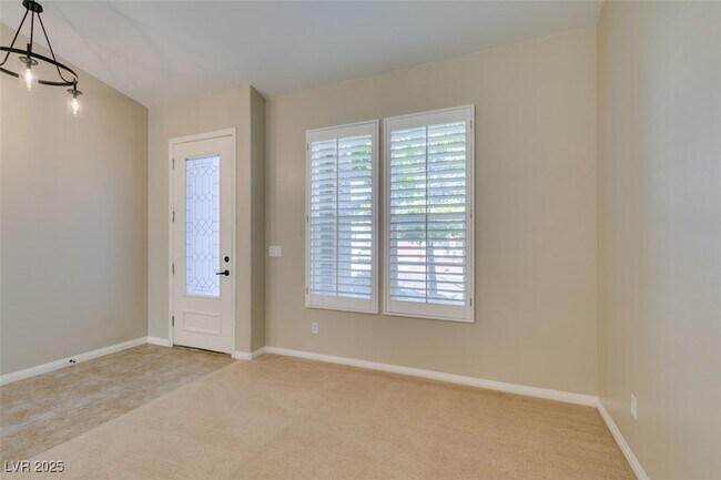 Photo - 25 Precipice Ct