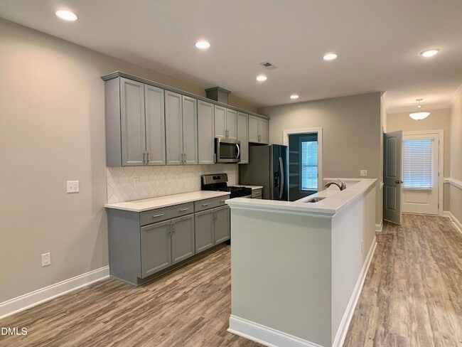 Photo - 672 Barneswyck Dr