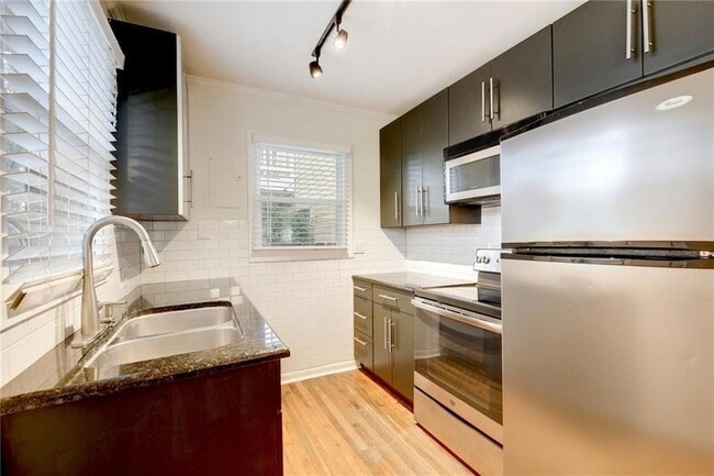 Photo - 1110 W 22nd St Unit 13