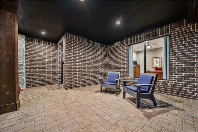 Photo - 1015 Oak Briar Ln