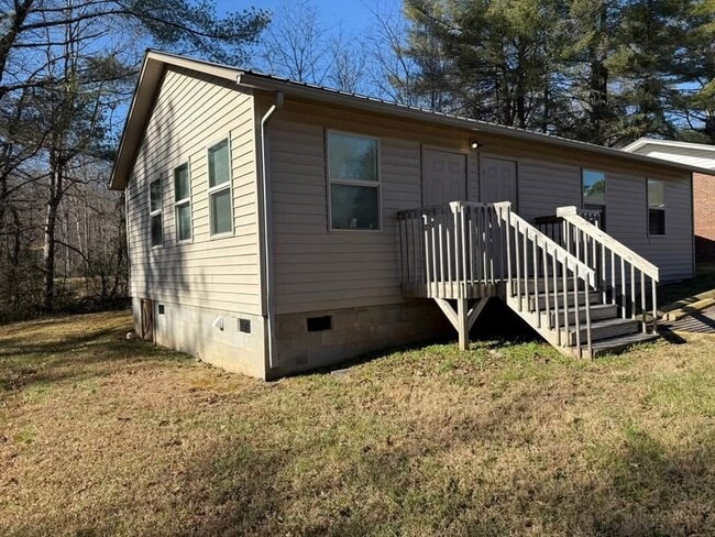 Photo - 185 Moss Ln