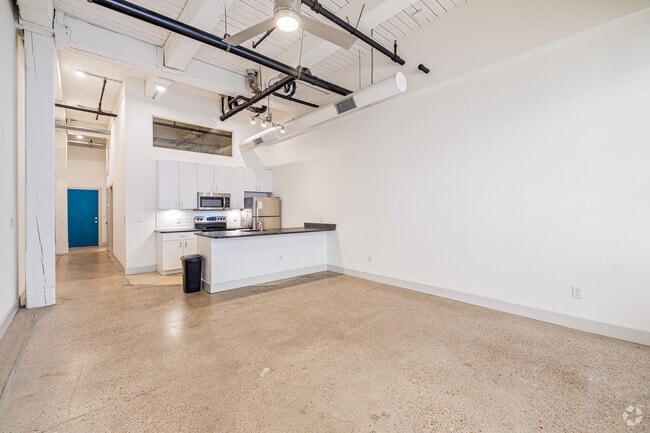 1BR, 1BA - 752SF - Livingroom - South Bank