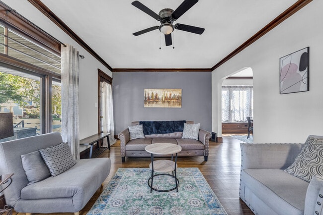 Building Photo - 10617 Bernard Ave Unit ID1353853P