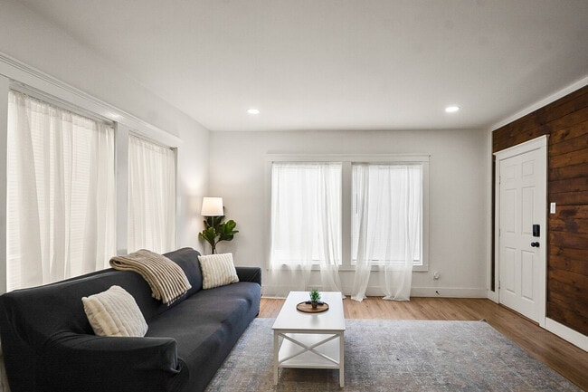 Photo - 102 Lockwood Dr Unit SI ID1609775P