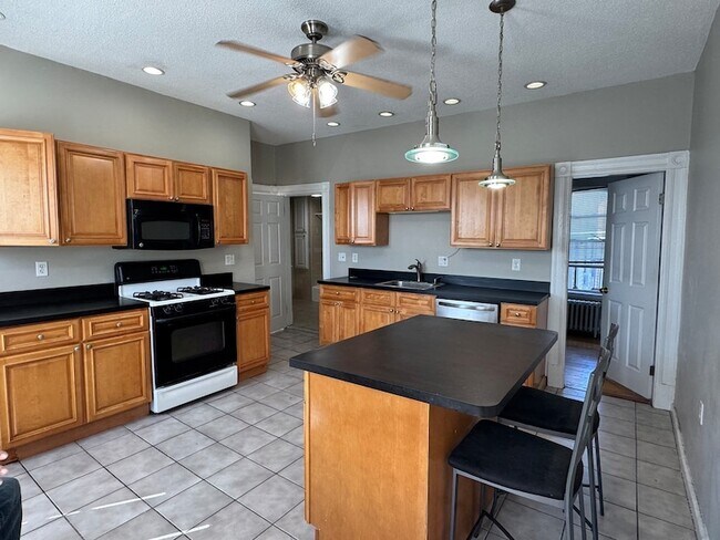 Photo - 172 Putnam St Unit 3