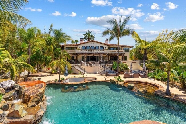 Photo - 1668 Crest Dr